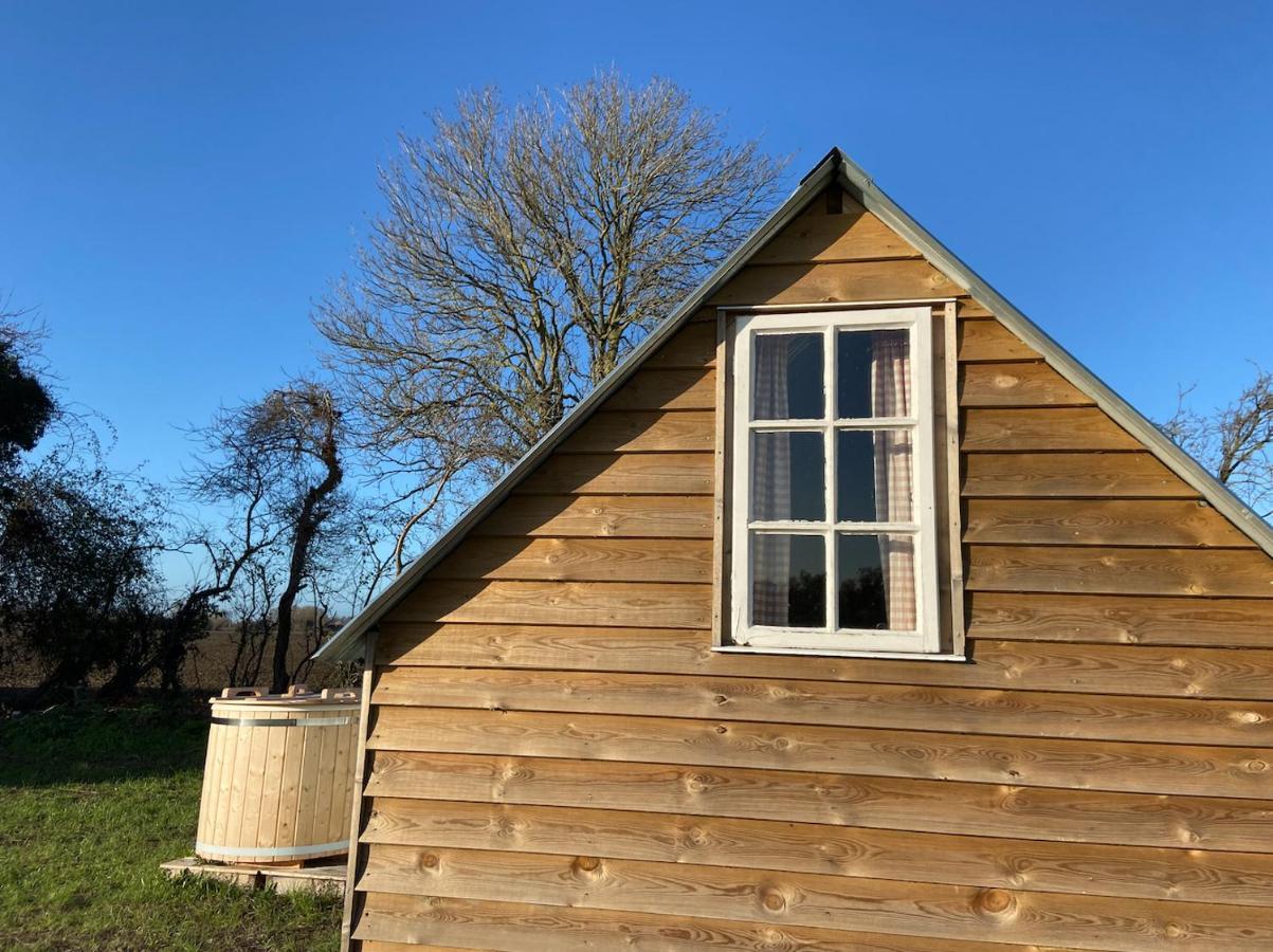 Fen Meadows Glamping - Luxury Cabins And Bell Tents Κέμπριτζ Εξωτερικό φωτογραφία