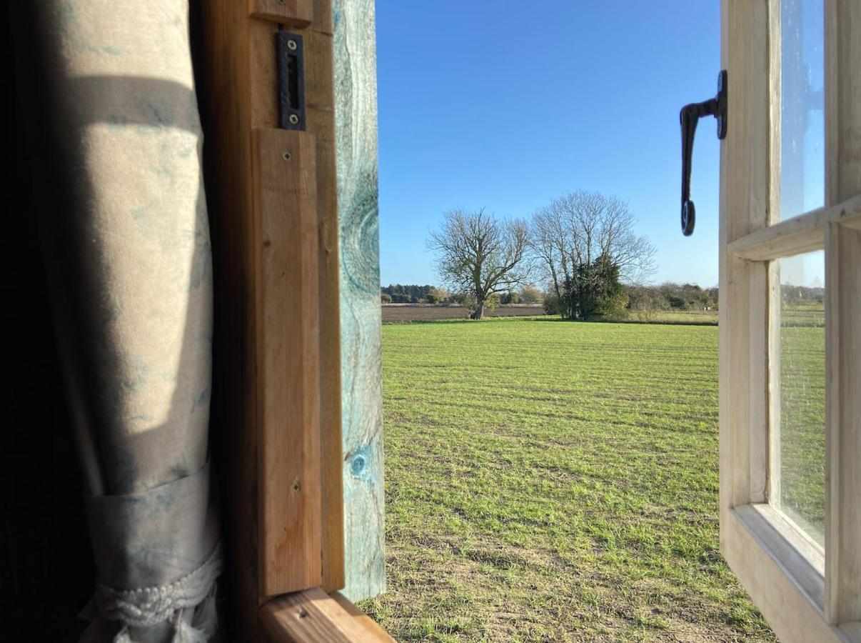 Fen Meadows Glamping - Luxury Cabins And Bell Tents Κέμπριτζ Εξωτερικό φωτογραφία
