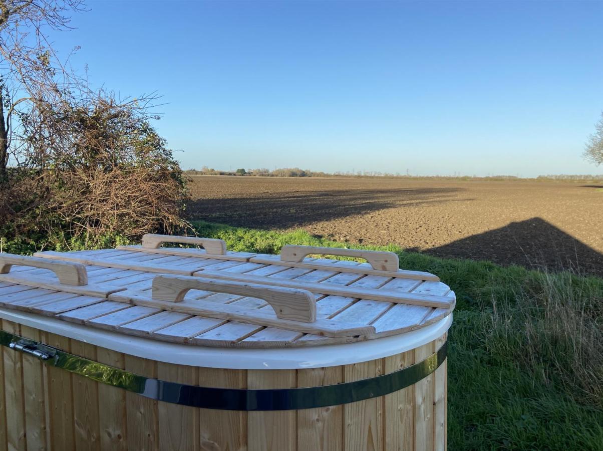 Fen Meadows Glamping - Luxury Cabins And Bell Tents Κέμπριτζ Εξωτερικό φωτογραφία