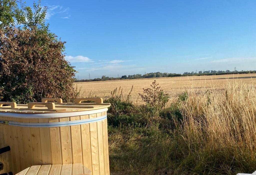 Fen Meadows Glamping - Luxury Cabins And Bell Tents Κέμπριτζ Εξωτερικό φωτογραφία