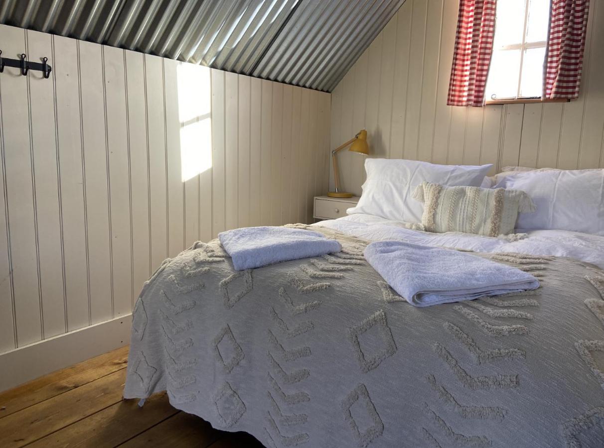 Fen Meadows Glamping - Luxury Cabins And Bell Tents Κέμπριτζ Εξωτερικό φωτογραφία