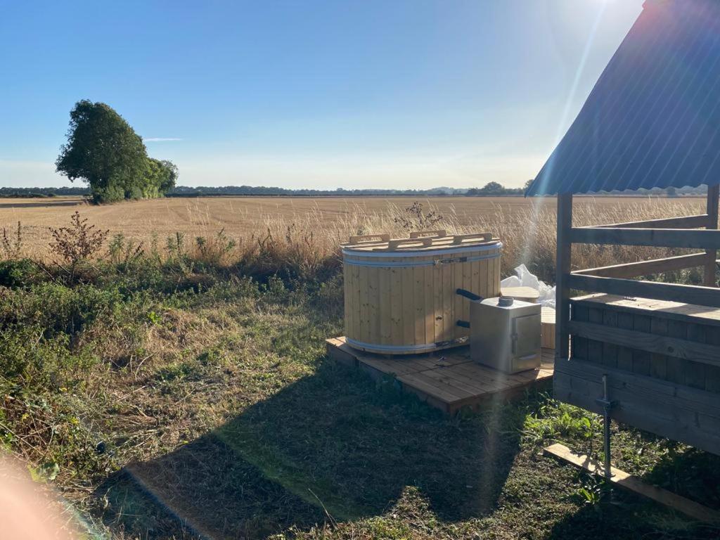 Fen Meadows Glamping - Luxury Cabins And Bell Tents Κέμπριτζ Εξωτερικό φωτογραφία