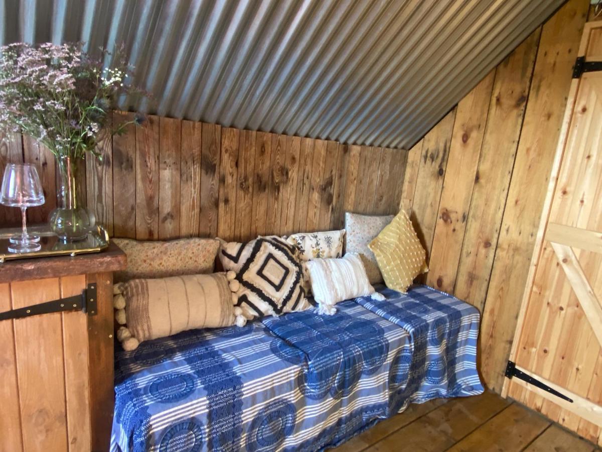 Fen Meadows Glamping - Luxury Cabins And Bell Tents Κέμπριτζ Εξωτερικό φωτογραφία