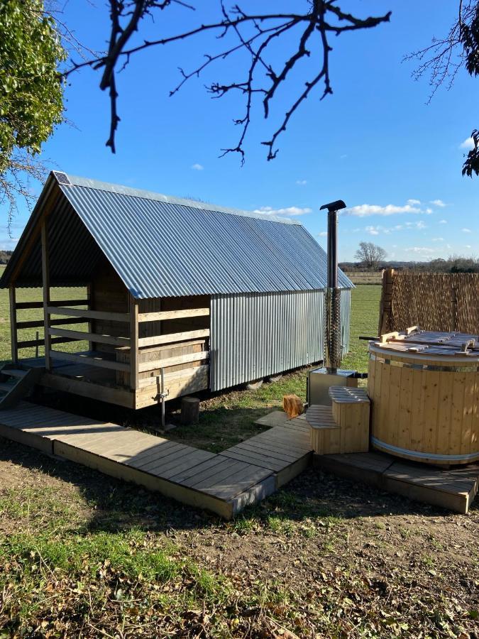 Fen Meadows Glamping - Luxury Cabins And Bell Tents Κέμπριτζ Εξωτερικό φωτογραφία