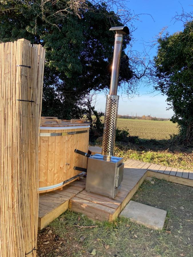 Fen Meadows Glamping - Luxury Cabins And Bell Tents Κέμπριτζ Εξωτερικό φωτογραφία