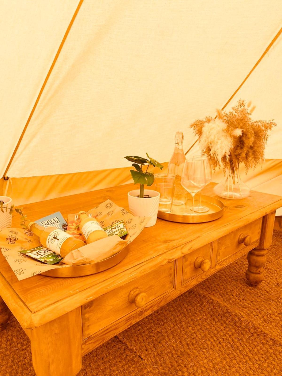 Fen Meadows Glamping - Luxury Cabins And Bell Tents Κέμπριτζ Εξωτερικό φωτογραφία