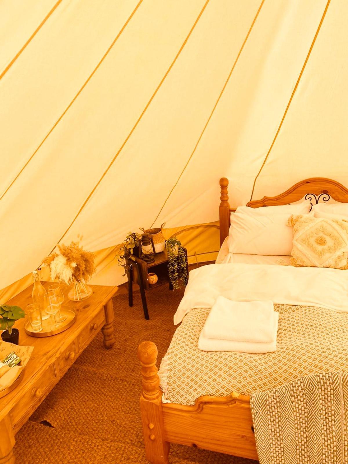 Fen Meadows Glamping - Luxury Cabins And Bell Tents Κέμπριτζ Εξωτερικό φωτογραφία